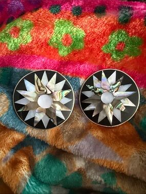 Alpaca abalone shell large round studded earrings